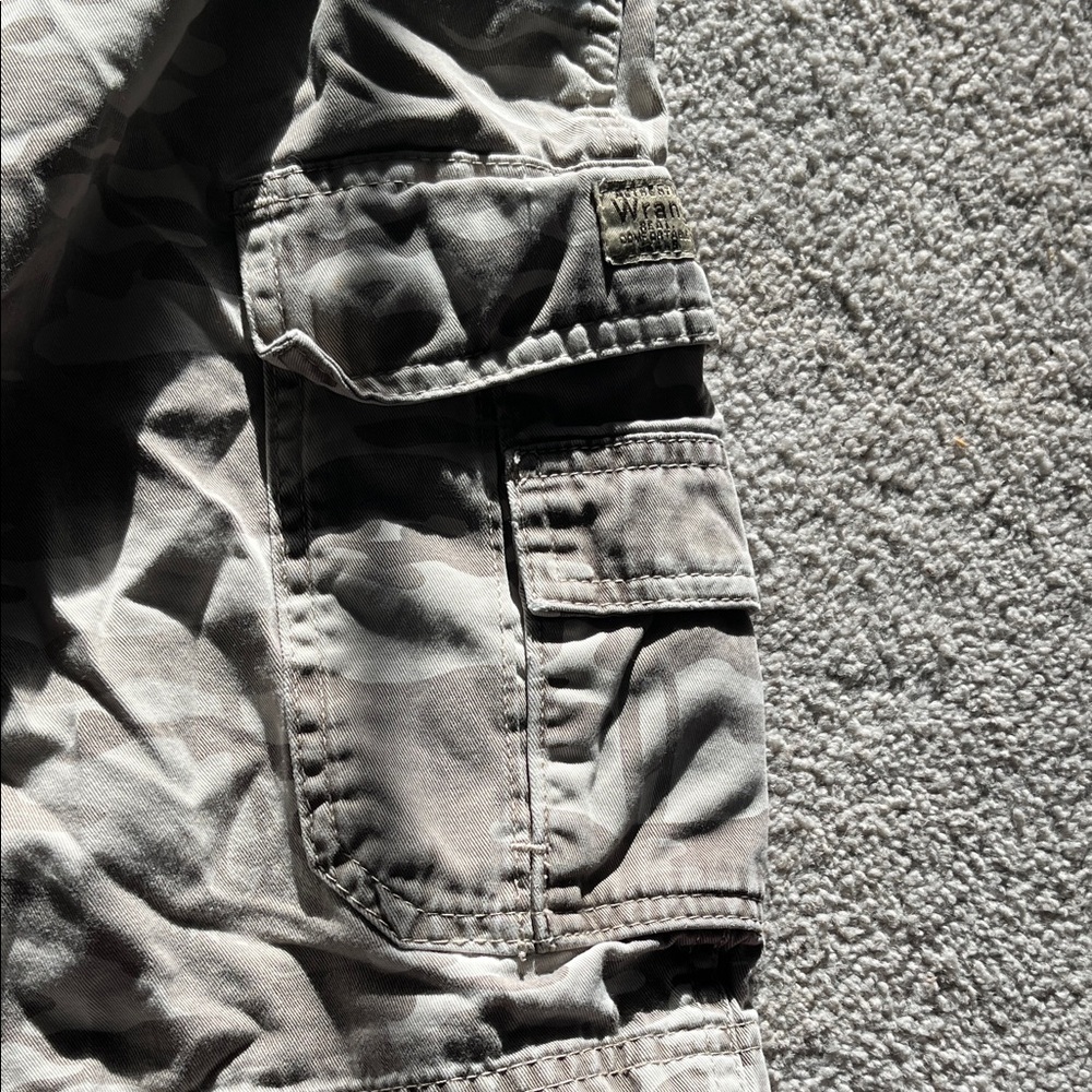 Wrangler Men's Tan Cargo Shorts - Picture 2 of 5